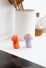 Cargar imagen en el visor de la galería, Salero y Pimentero Medusa
